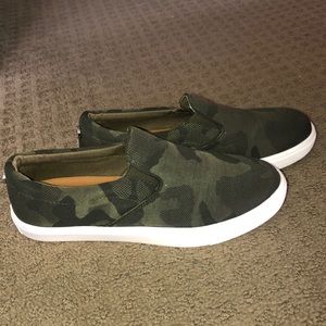 Steve Madden Camo slip on shoe